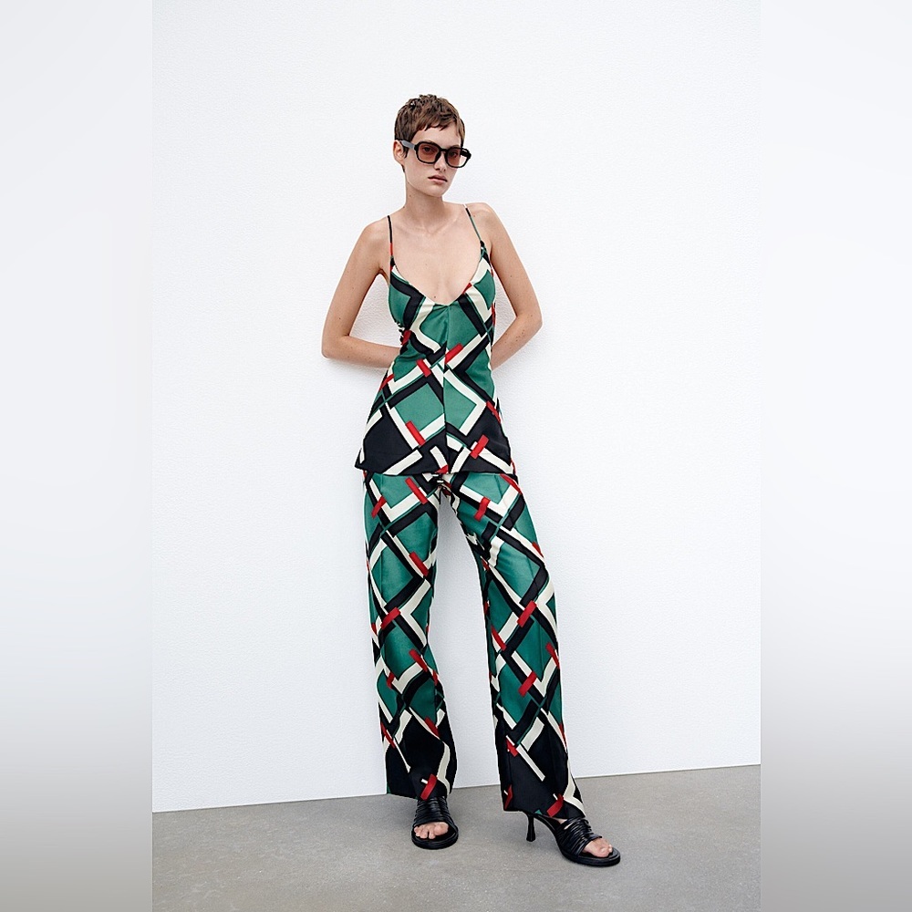 NWT Zara Geometric Print Top - Picture 2 of 5